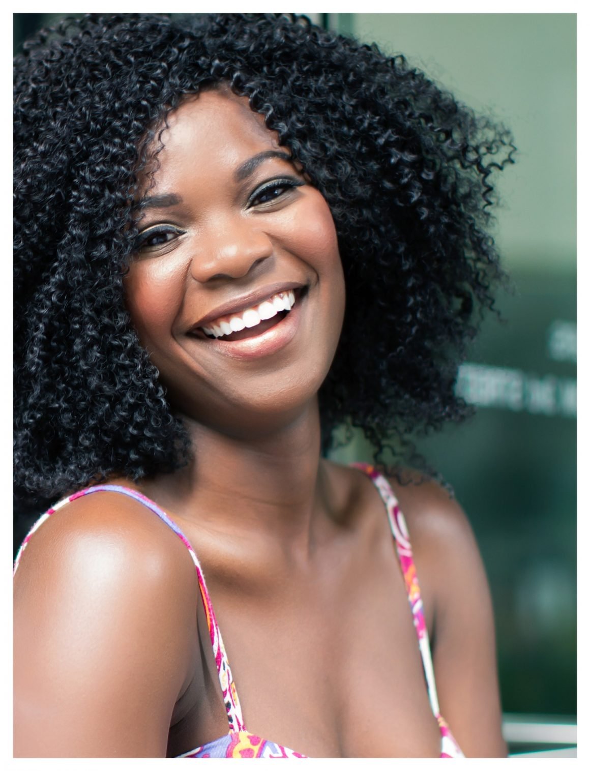 3 Reasons Teeth Whitening Improves Confidence and Health